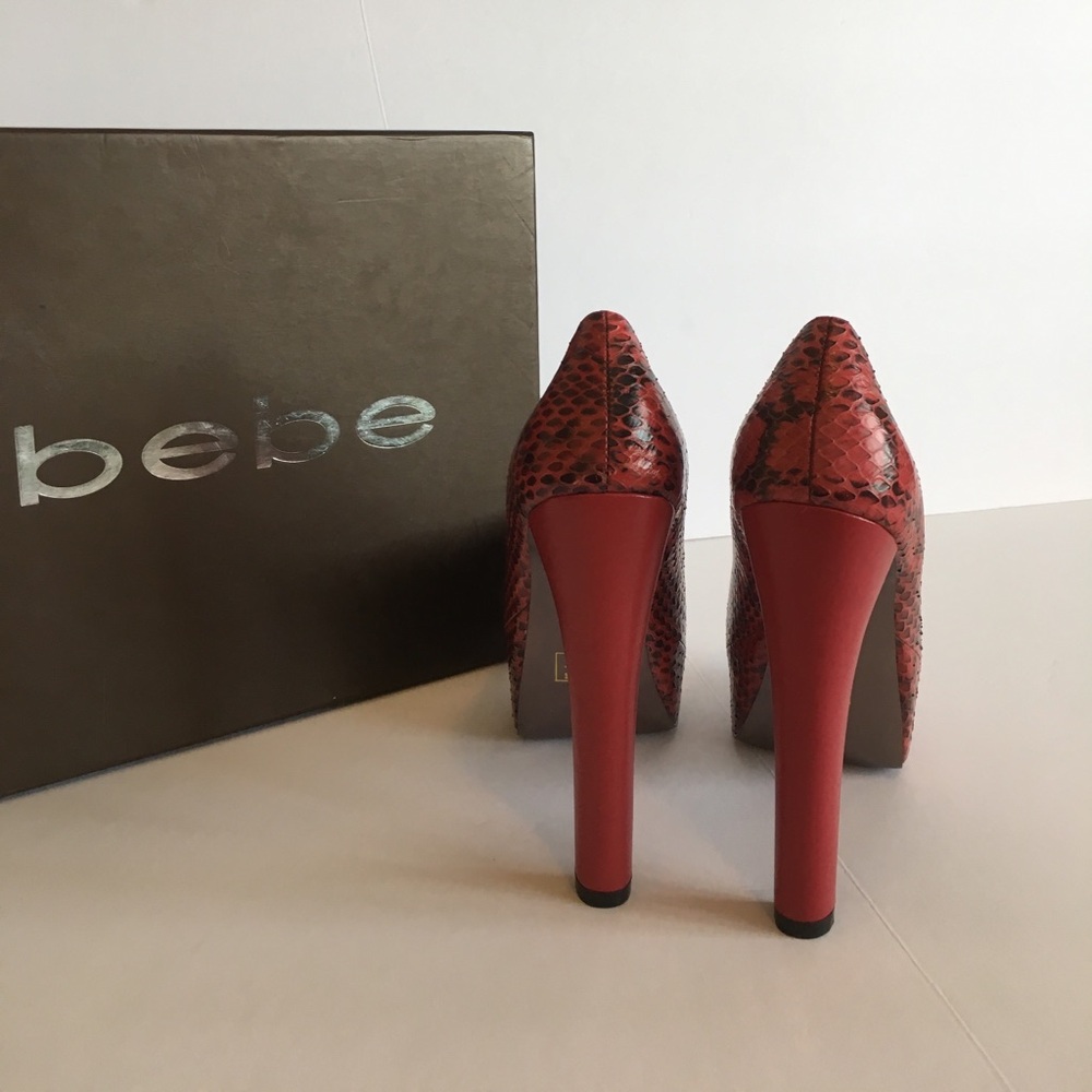 NIB BEBE KHLOE RARE EXOTIC PYTHON!! Red High Heel Pumps Size 8 - Picture 3 of 7